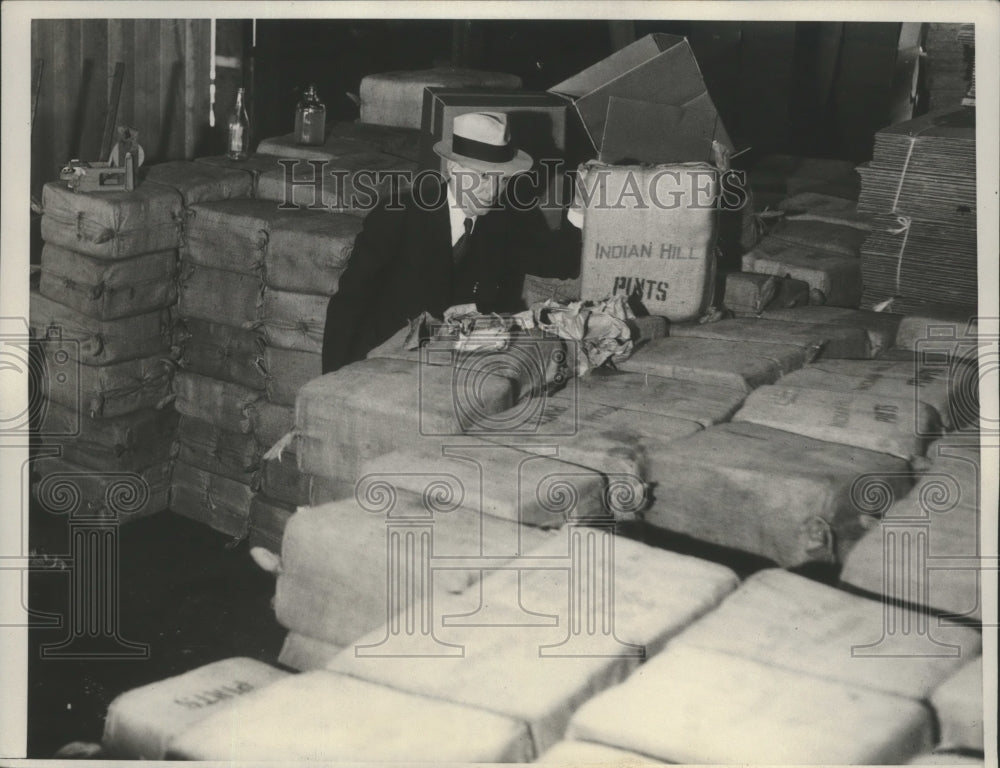 1932 Press Photo More Than 3000 Cases of Liquors Were Seized by Federal Agents - Historic Images