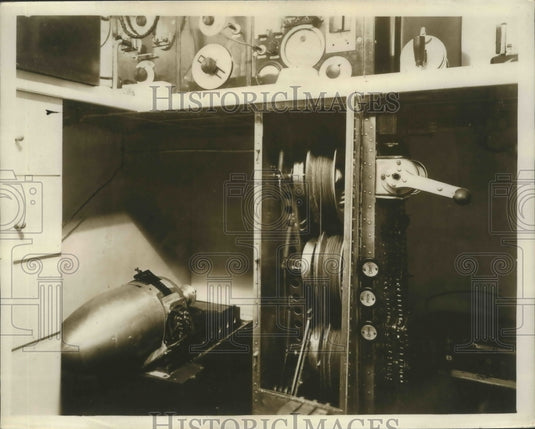 1931 Press Photo Auxiliary Battery Source Motion - nef67167-Historic Images