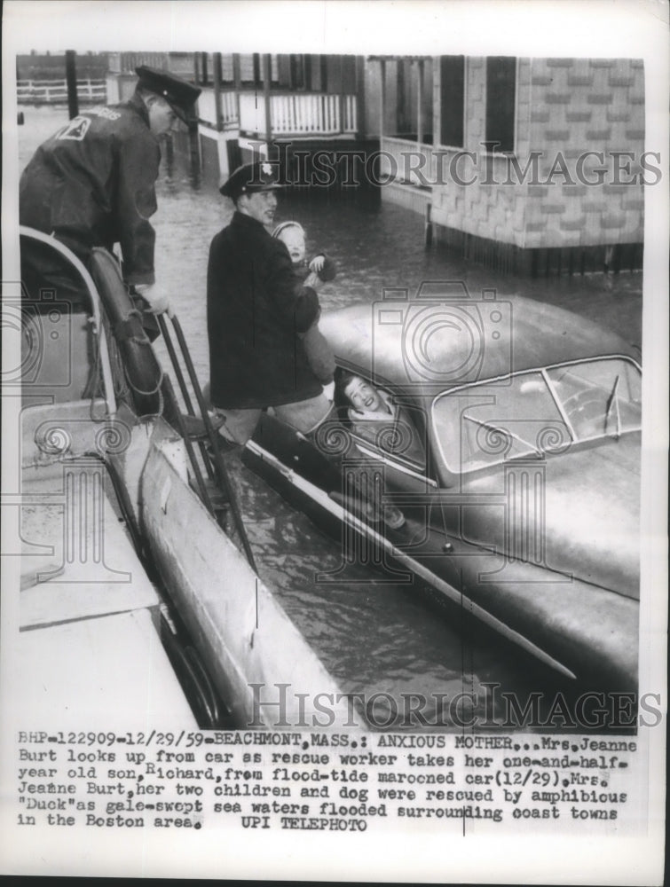 1959 Press Photo Mrs Jeanne Burt Child & Dog Rescued by "Duck" From Sea Flood - Historic Images