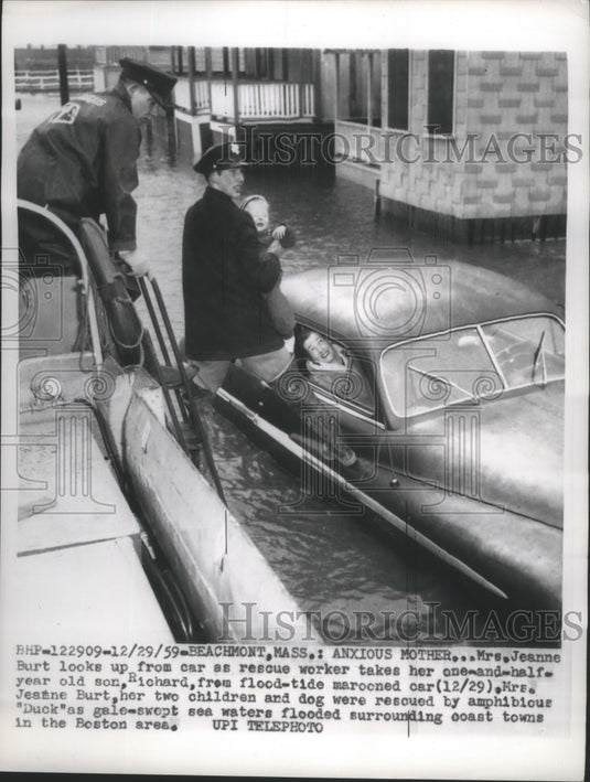1959 Press Photo Mrs Jeanne Burt Child & Dog Rescued by "Duck" From Sea Flood - Historic Images