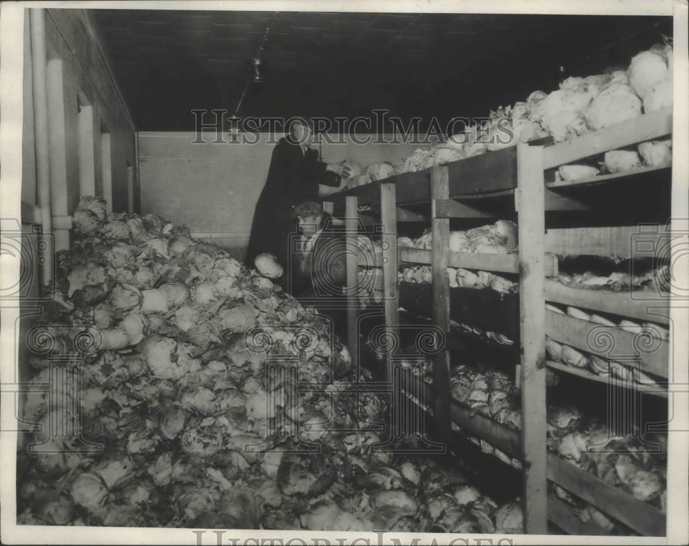 1933 Press Photo A Pile of Cabbage at warehouse used for the Manufacture-Historic Images