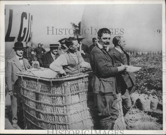 Press Photo Balloons - nef67685-Historic Images
