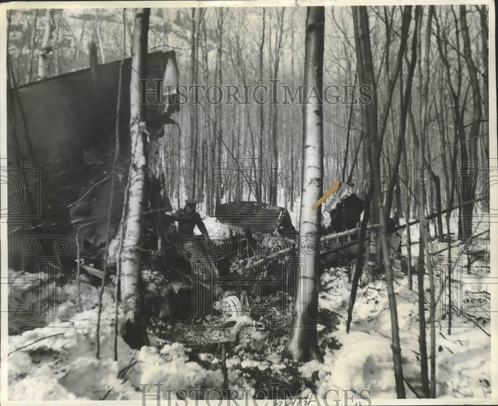 1943 Press Photo Two Ferry Pilots Died in This Wreckage When Planes Crashed-Historic Images