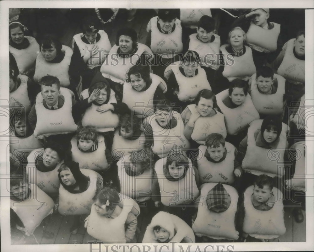 1939 Press Photo Life Preserver Drill on Dilwara Before Departing for Overseas-Historic Images