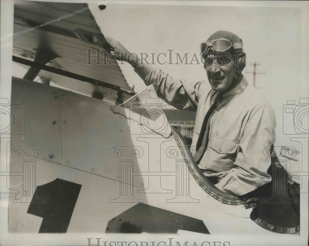 1933 Press Photo Lawson Sanderson Awaiting Orders to Leave for Cuba at Quantico-Historic Images