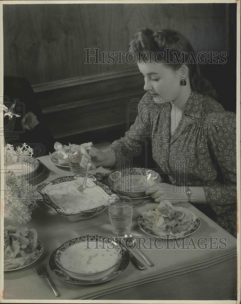 1943 Press Photo Coldfish Chowder provides delicious protein for Lenten Meals - Historic Images