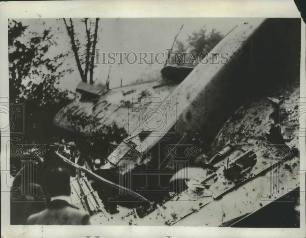 1934 Press Photo Remains of Chicago to Newark Airliner crashed at Bethel Conn. - Historic Images