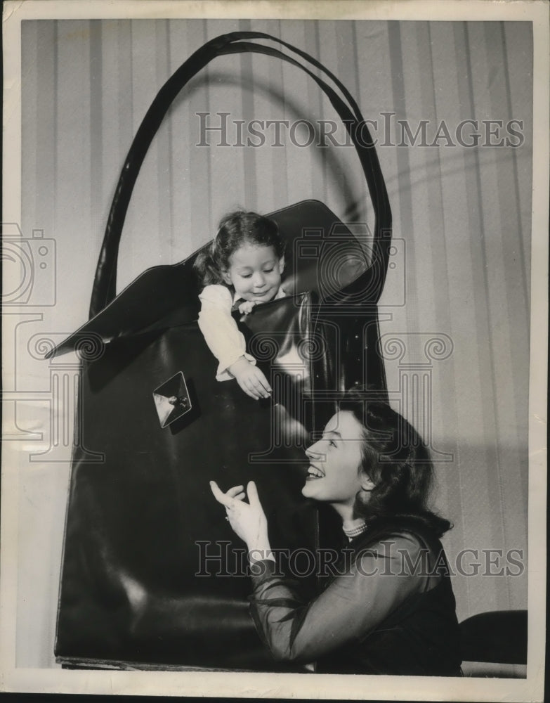 1952 Press Photo Sisters Toby and Leah Cavell Pose With March of Dimes Handbag- Historic Images