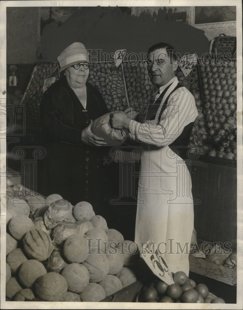 1928 Press Photo Vasilios Malevitis, Chicago Merchant, With Katherine Ogoe-Historic Images