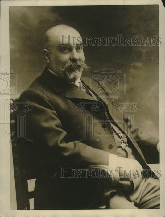 1923 Press Photo Minister M. Berard Investigates Art Fraud Charges in France-Historic Images