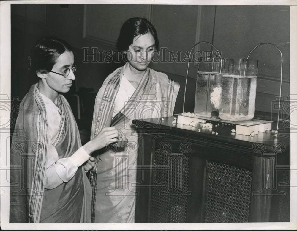 1938 Press Photo Mrs. S.R. Joglekar & Mrs. G.S. Rajadhyaksha, Franklin Institute-Historic Images