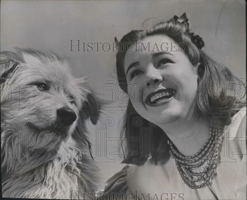 1943 Press Photo Jane Withers and Dada in movie, &quot;The North Star&quot; - Historic Images