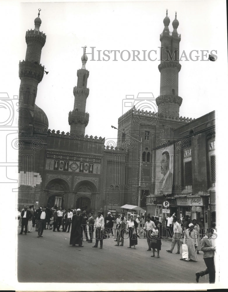 1969 Press Photo Poster of President Nasser at the background of a street-Historic Images