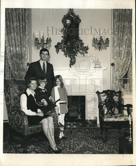 1970 Press Photo U of Alabama president Dr David Matthews & his family - Historic Images