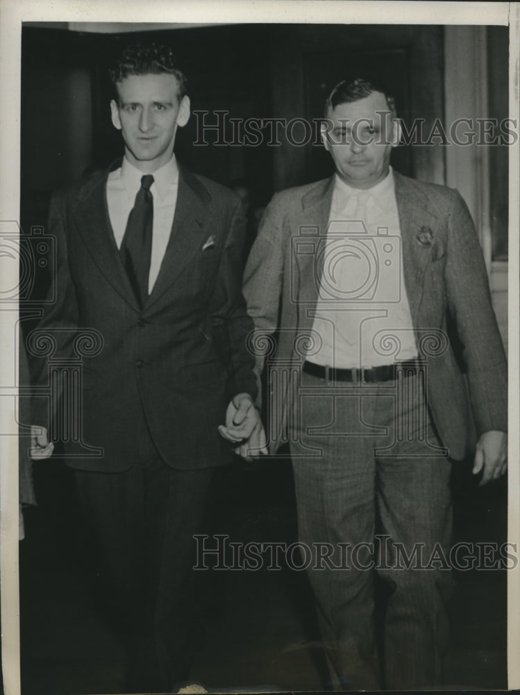 1938 John Seadlund leaves Federal Court after hearing in Chicago - Historic Images