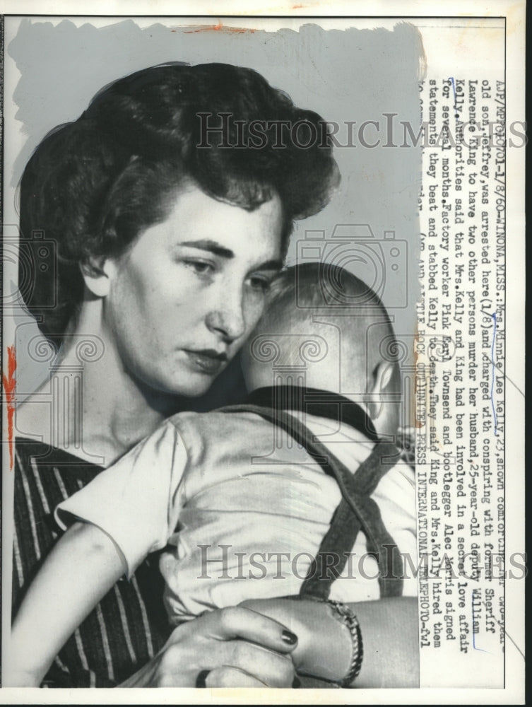 1960 Press Photo Mrs. Minnie Lee Kelly charged with conspiracy carries her son-Historic Images