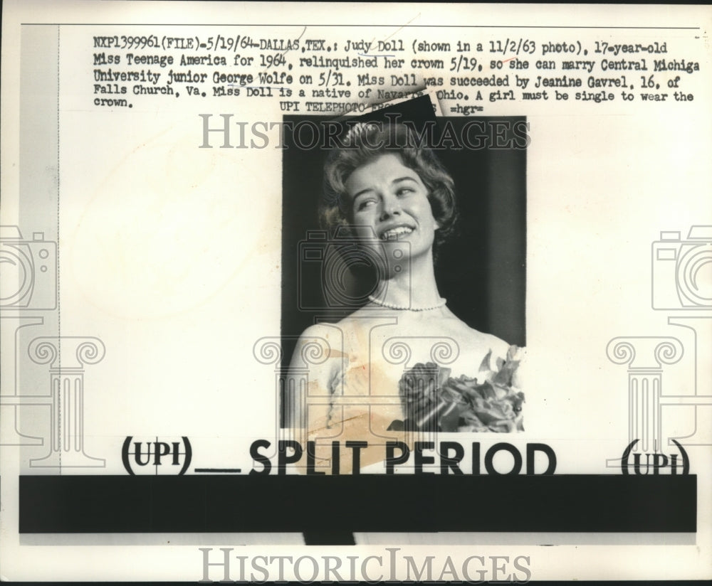 1964 Press Photo Judy Doll shown as she won the 1963 Miss Teenage America-Historic Images