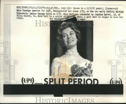 1964 Press Photo Judy Doll shown as she won the 1963 Miss Teenage America-Historic Images