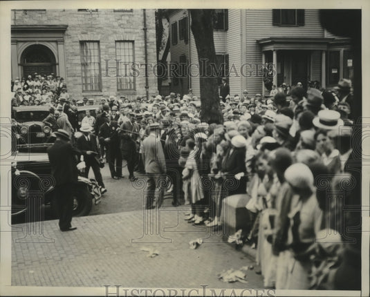 1933 Press Photo Crowds gather to see Mrs. Jessie Costello accused of murder-Historic Images