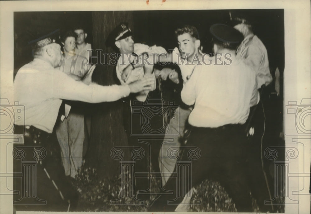 1949 Press Photo Chicago police arrested youths on charges of disorderly conduct-Historic Images