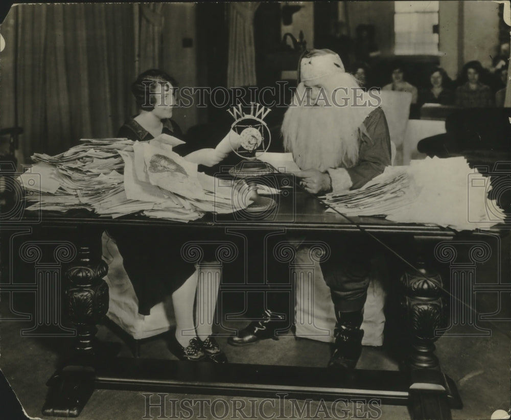 1928 Santa claus - Historic Images