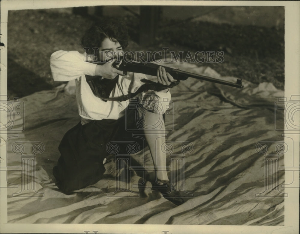 1929 Press Photo Miss Alice Waite of the Rifle Team practices with her team-Historic Images