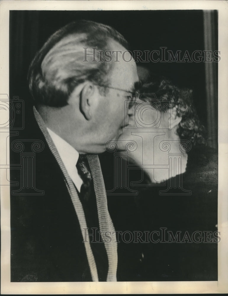 1938 Rena Mooney kissing Tom Mooney as he left to go to Sacramento - Historic Images