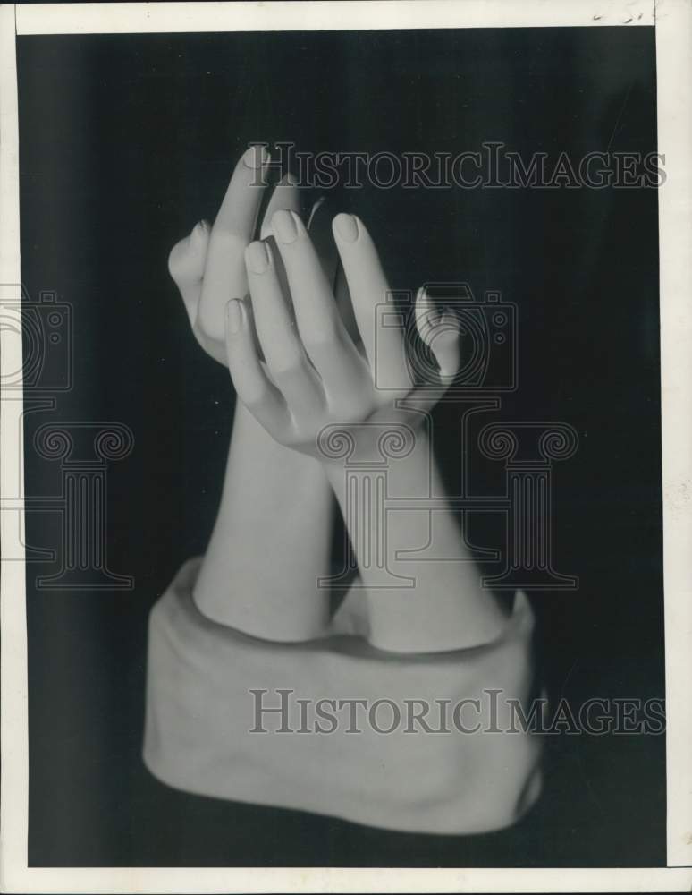 1946 Press Photo Margaret Truman's Hands - Historic Images