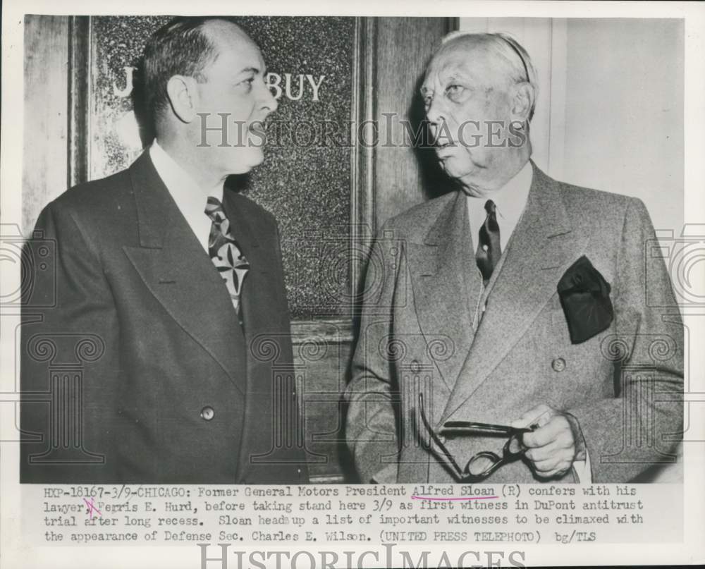 1953 Press Photo Alfred Sloan talks to a lawyer before the trial in Chicago - Historic Images