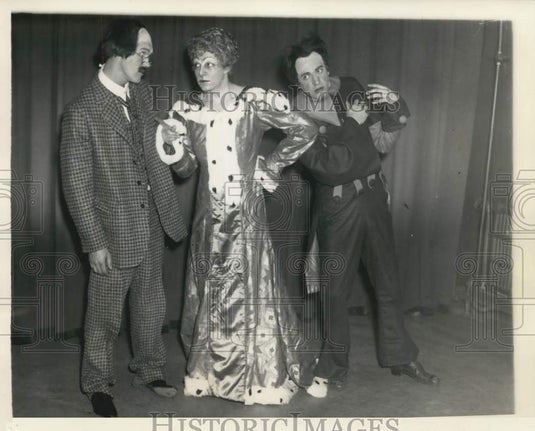 1934 Press Photo Members of The Mask & Wig Club during "Easy Pickin's" rehearsal - Historic Images