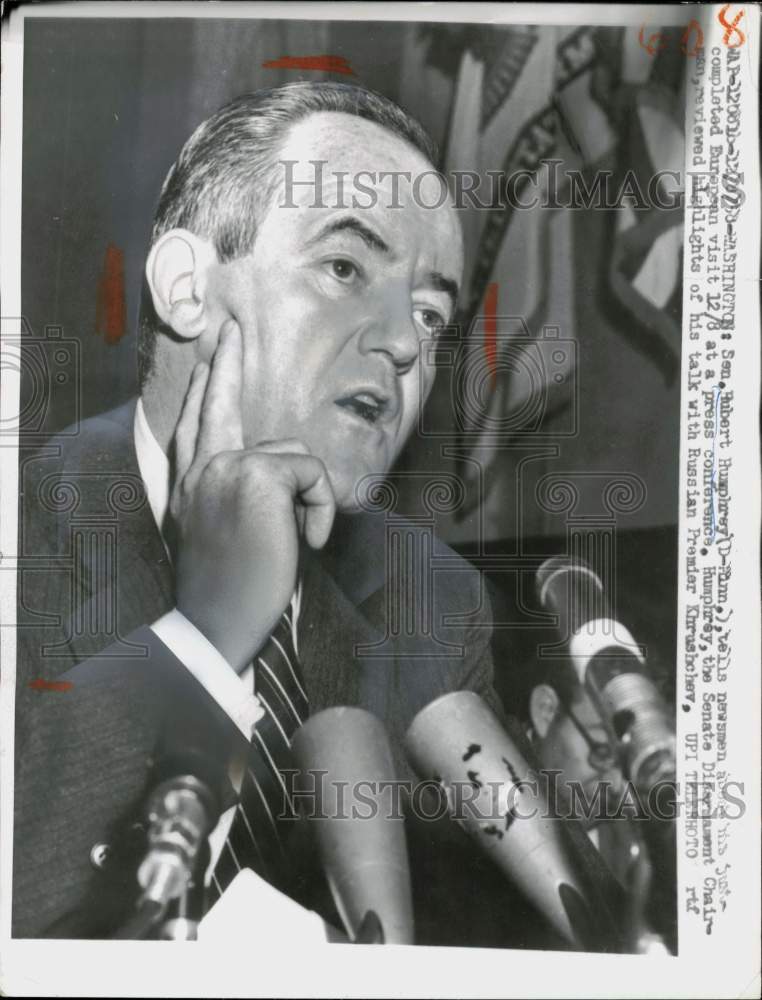 1958 Press Photo Senator Hubert Humphrey talks to newsmen in Washington D.C.- Historic Images