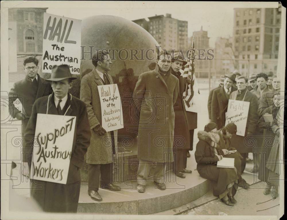 1934 Press Photo David Sinclair speaks at Austrian demonstration, New York- Historic Images