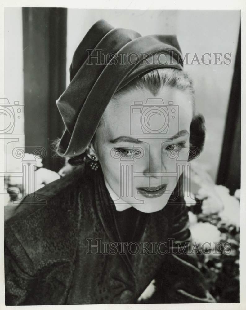 1953 Press Photo Lady wearing new style hat for Fall - nei05483- Historic Images