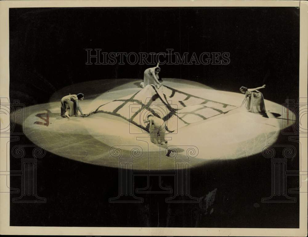 1937 Press Photo The Nelson sisters, Bess Ehrhardt performing at Ice Follies, NY- Historic Images