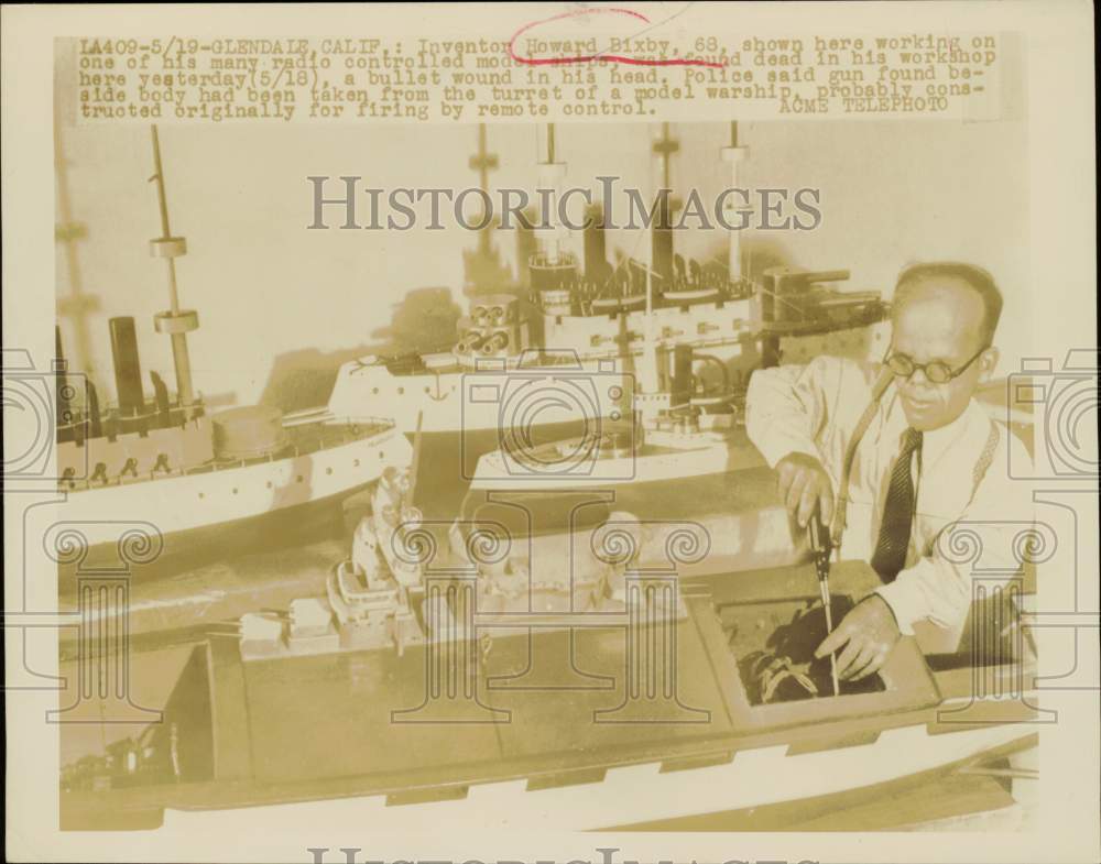1959 Press Photo Howard Bixby, builder of radio controlled boats, California- Historic Images