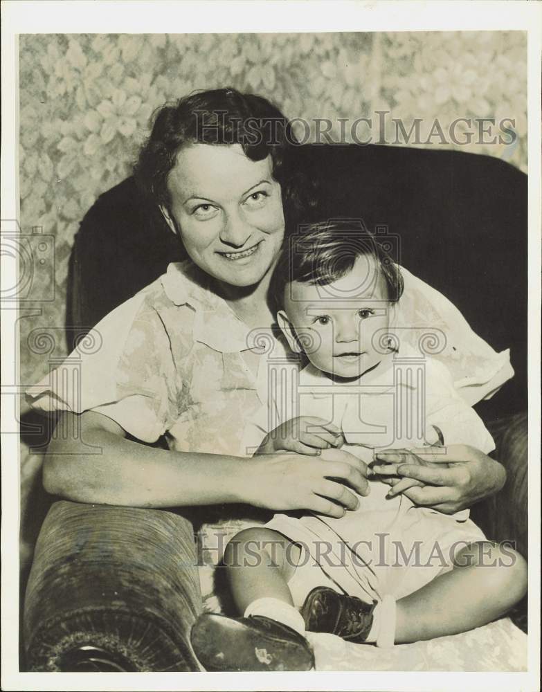 1933 Press Photo Wife and son of alleged killer Bob Callahan, Pittsburgh PA- Historic Images