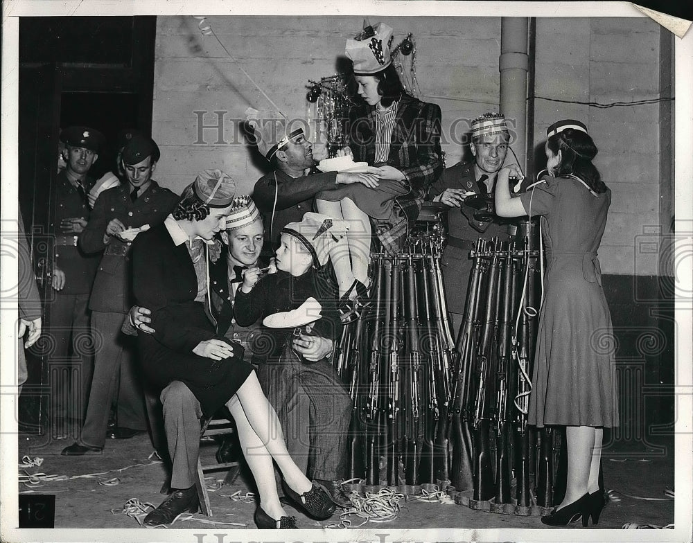 1940 Press Photo Pvt Robert Hutchins, L Butts,Walker,Hinkle, Fridin,Habecker-Historic Images