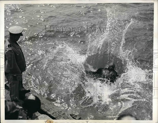 1942 Press Photo US Coast Guard testing of new Goodrich rubber life saving suit - Historic Images