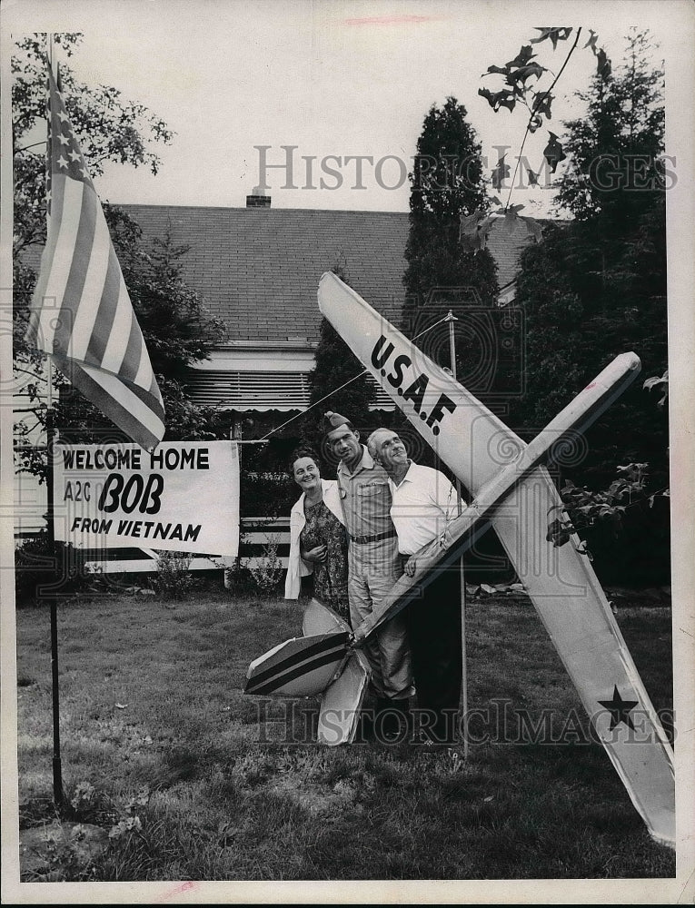 1967 Mr &amp; Mrs Gus Voss &amp; son Robert Voss with USAF plane model - Historic Images