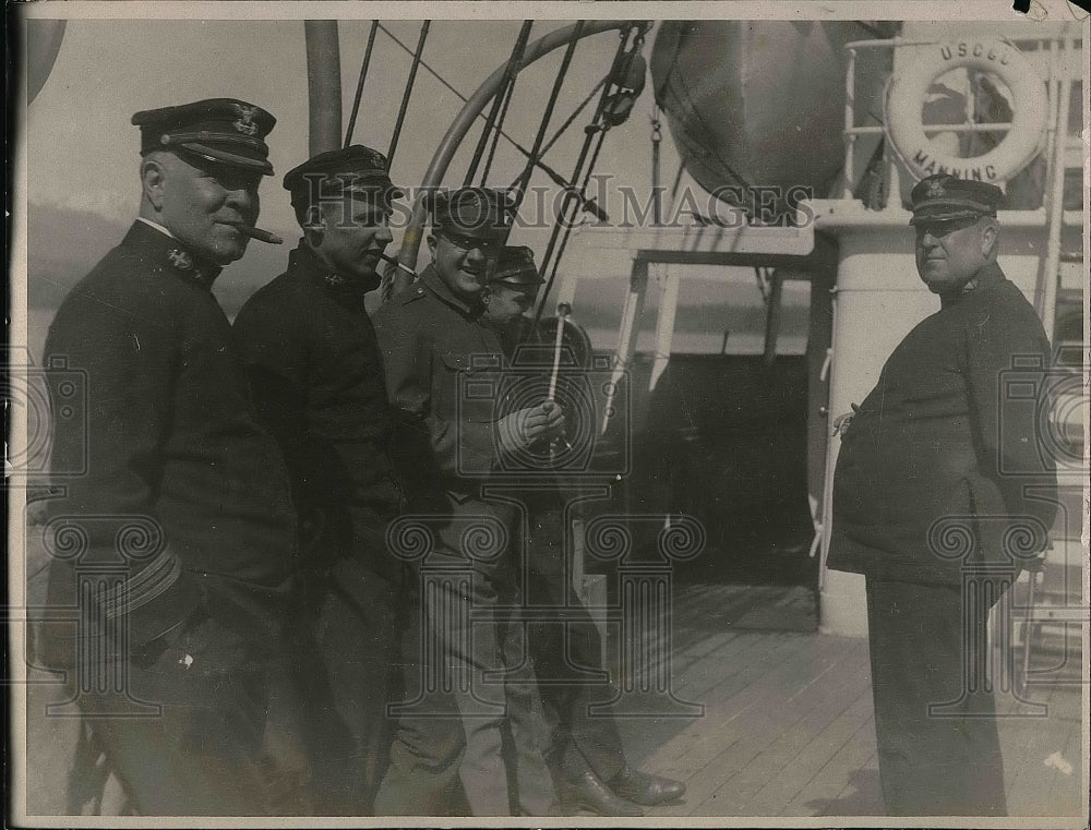 1923 Capt H Boyd Winram &amp; crew &quot;Manning&quot; - Historic Images
