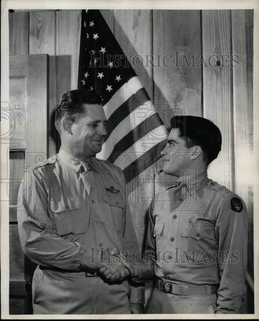 1943 Lt Daniel Rodriguez & Col John M. Bundy in Texas - Historic Images