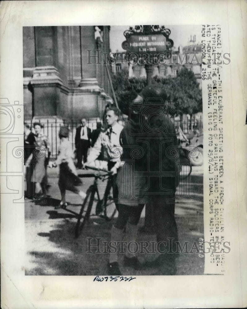 1944 Press Photo French civilian &amp; a maquis of the French forces - nem07796-Historic Images