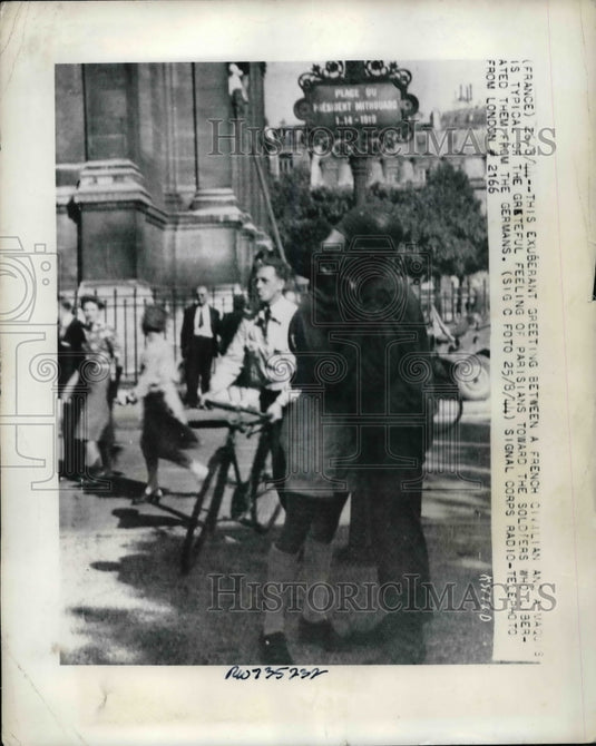 1944 Press Photo French civilian & a maquis of the French forces - nem07796-Historic Images