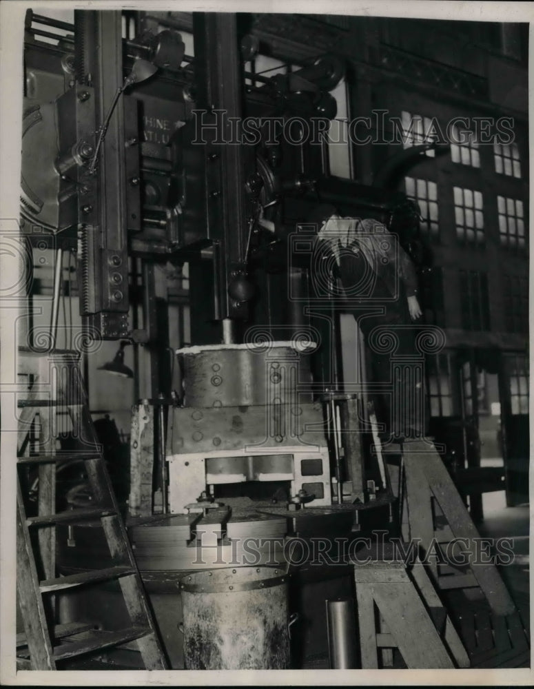 1949 Mechanic at the Brooklyn Yard operating a big Machine. - Historic Images