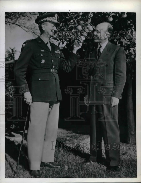 1945 Gen Jonathan Wainwright & frien J Howard Pyle in Ariz. - Historic Images