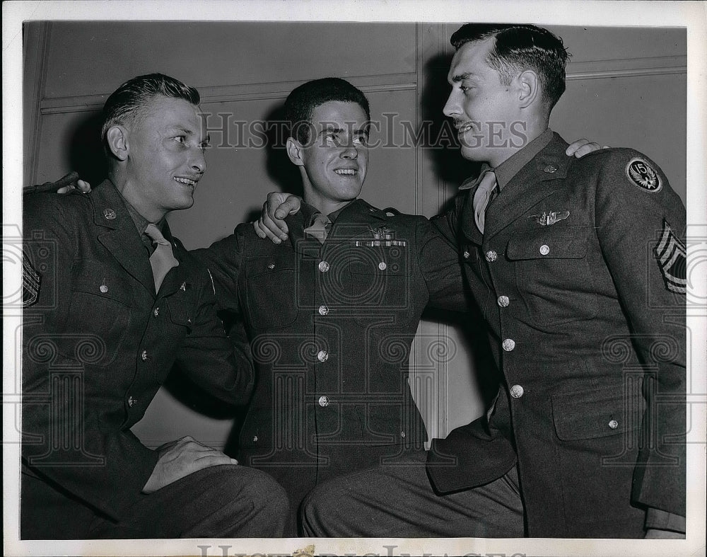 1944 Sgts Edward Sanderson, Donald McDowell & William Signs being - Historic Images