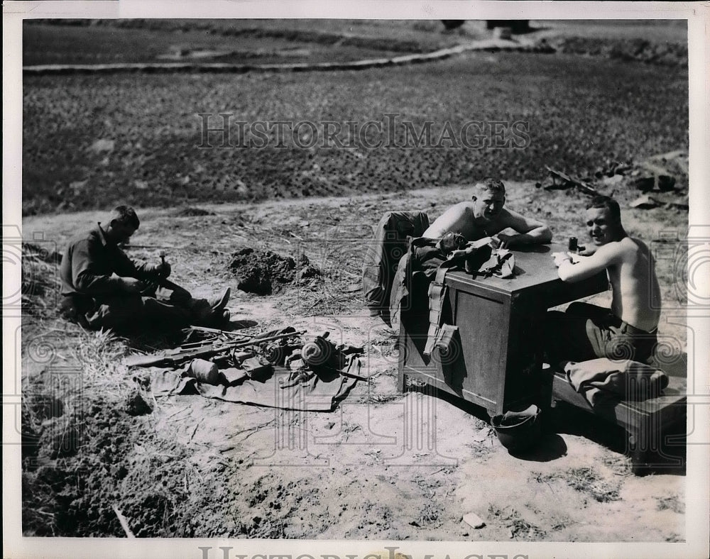 1951 Press Photo Members of the 3rd Infantry Division taking advantage of the-Historic Images