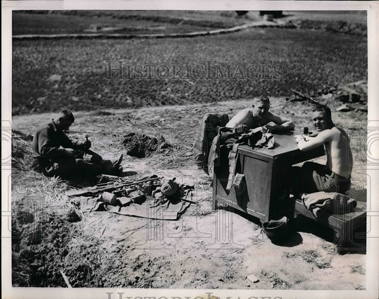 1951 Press Photo Members of the 3rd Infantry Division taking advantage of the-Historic Images