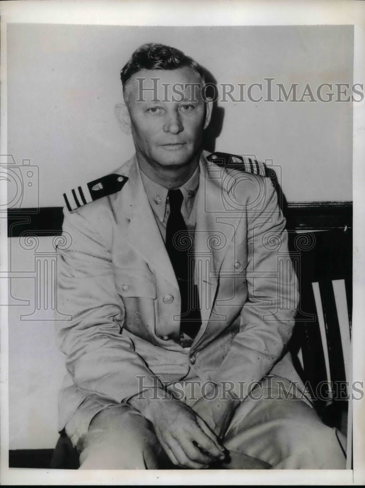 1943 Press Photo Lt. Comdr. John Vogt just after shooting daughter&#39;s attacker-Historic Images