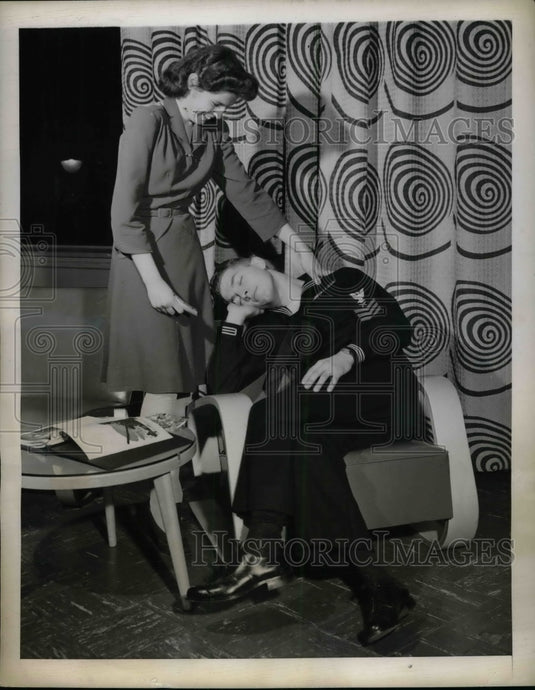 1944 Press Photo Seaman Dwight Fournier & Madelien Vernum in NY-Historic Images